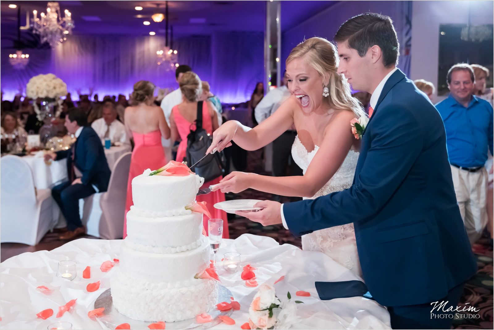 Newport Syndicate Covington Kentucky Wedding Reception Cake