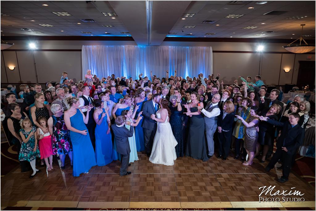Cincinnati Marriott West Chester Cincinnati wedding reception group photo