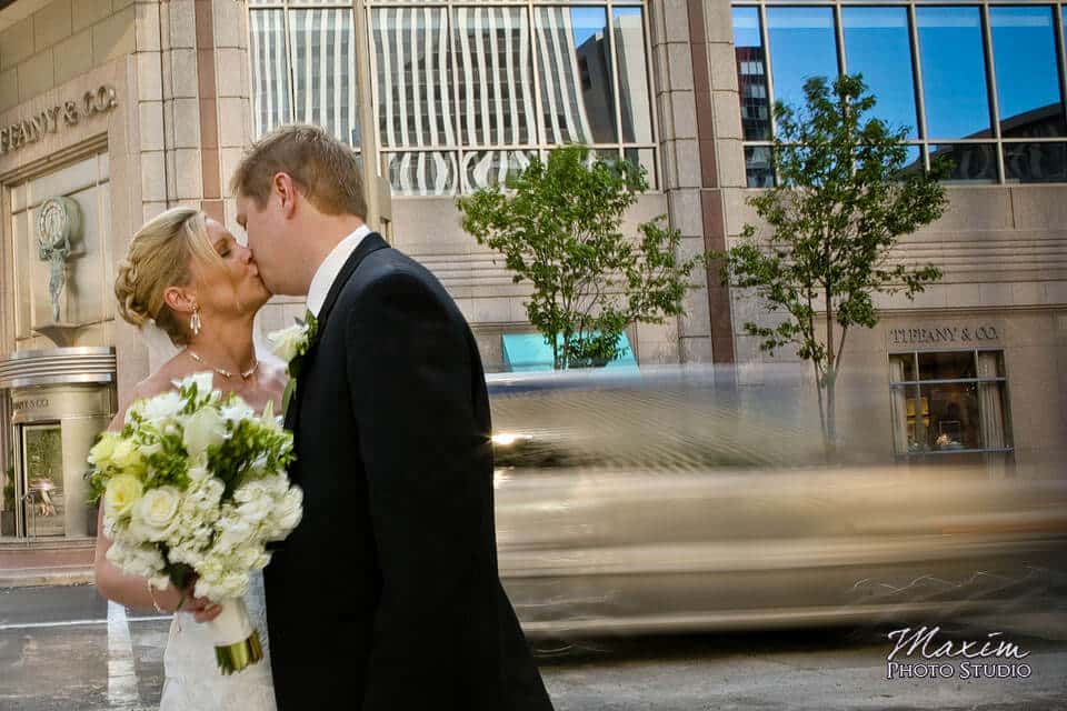 Downtown Cincinnati Wedding Picture Bride Groom Fountain Square