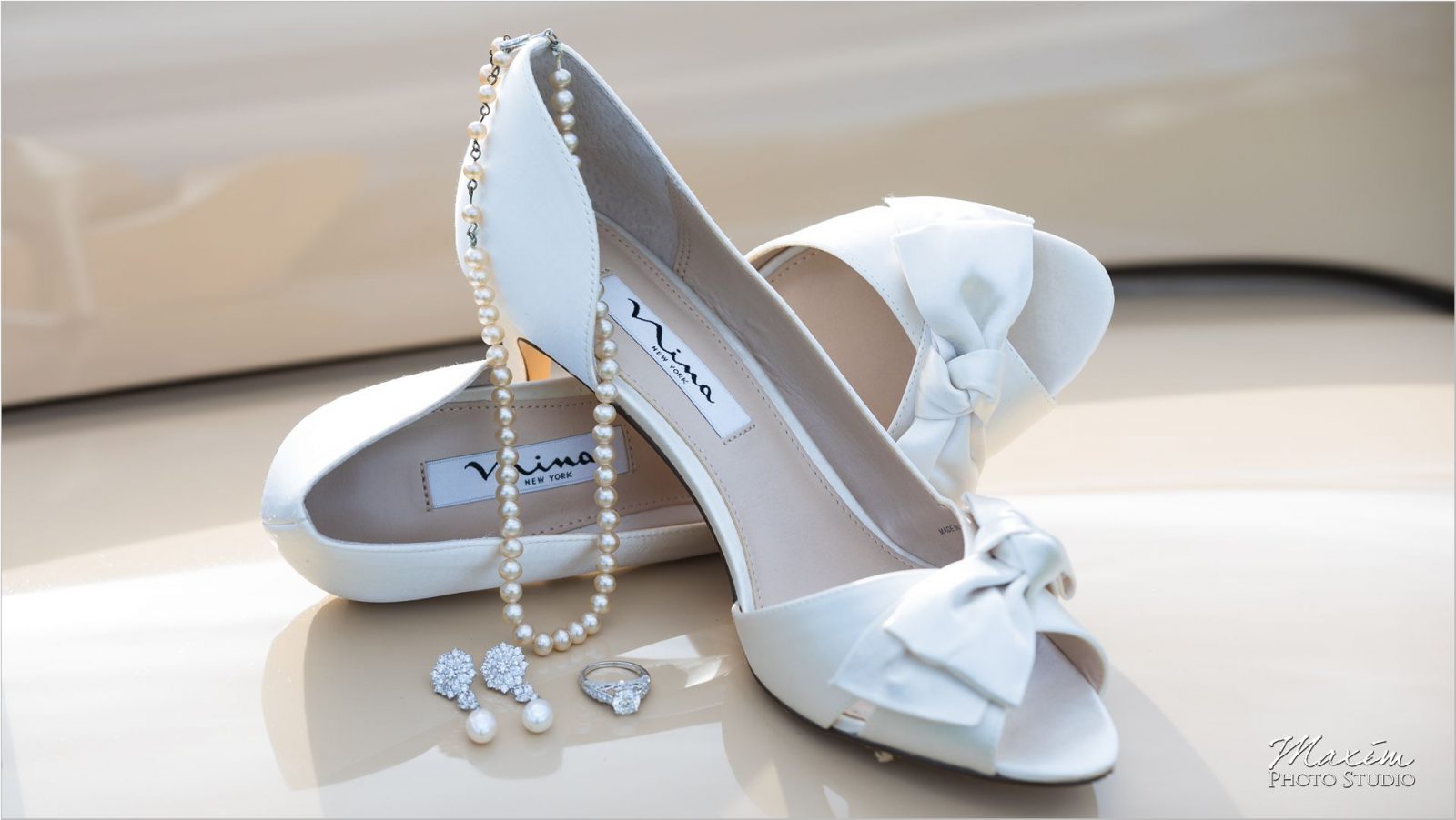 Renaissance Hotel Cincinnati Wedding Reception bride preparations shoes