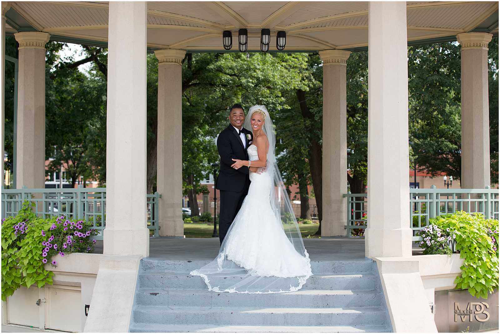 Cincinnati Music Hall wedding groom bride portraits