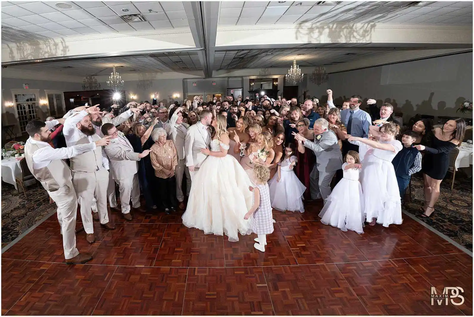 Group Photo Manor House Ohio Wedding reception