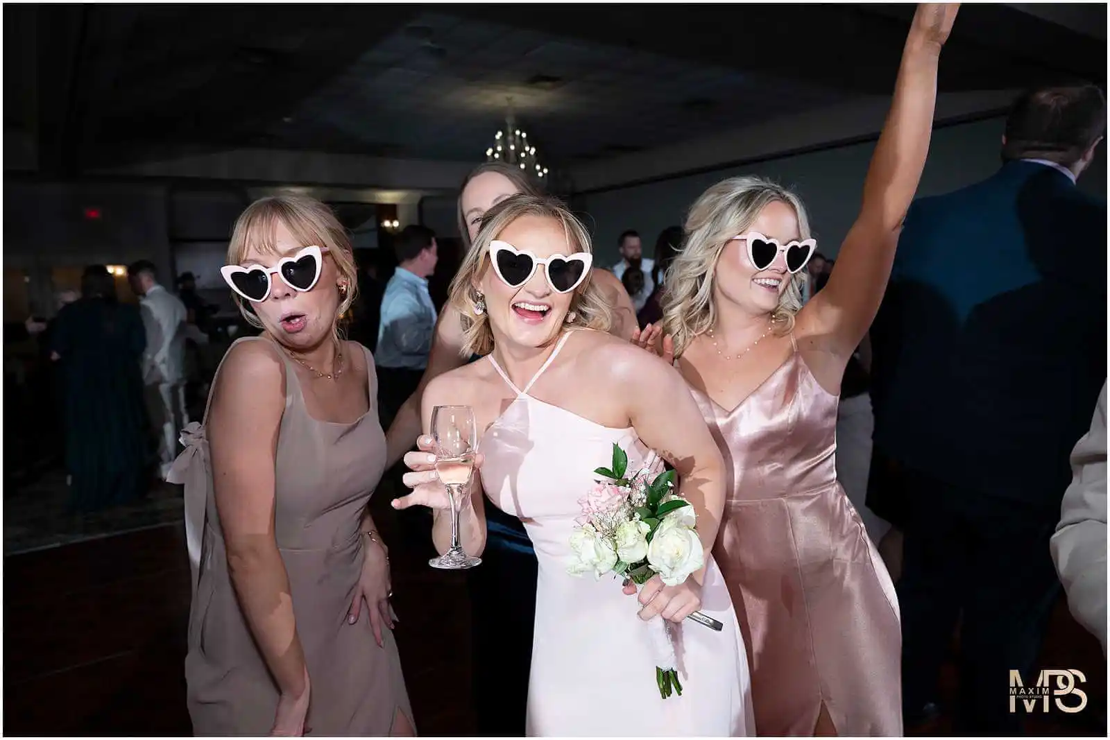 Manor House Ohio Wedding reception dancing with shutter drag