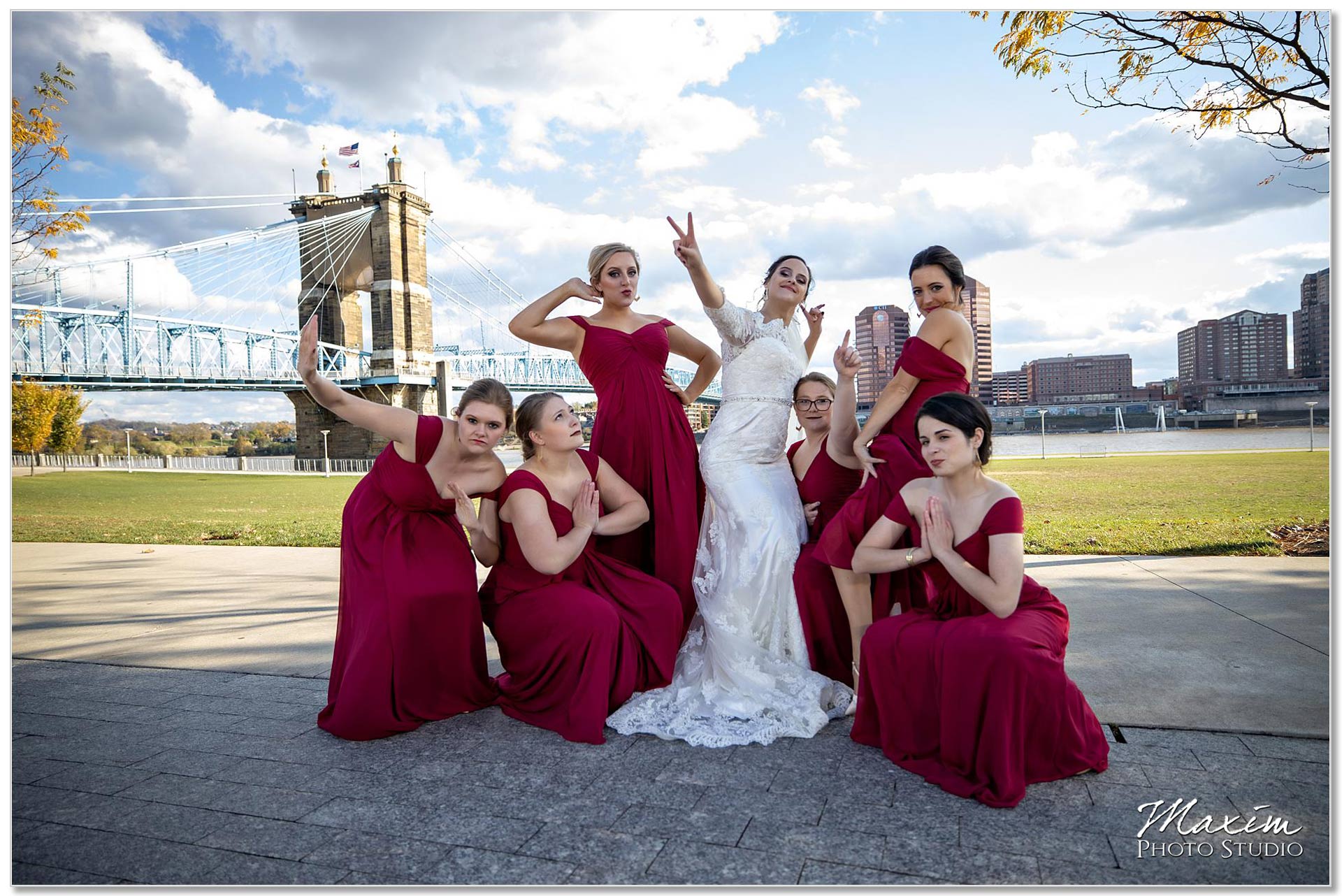 The Transept Cincinnati Wedding, Fountain Square wedding pictures, Smale Riverfront Park images