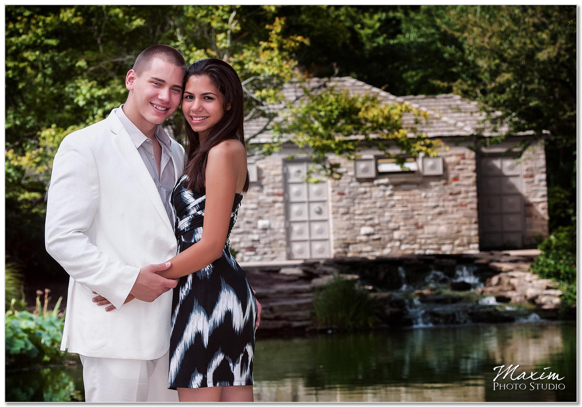 Eden Park Cincinnati Engagement couple