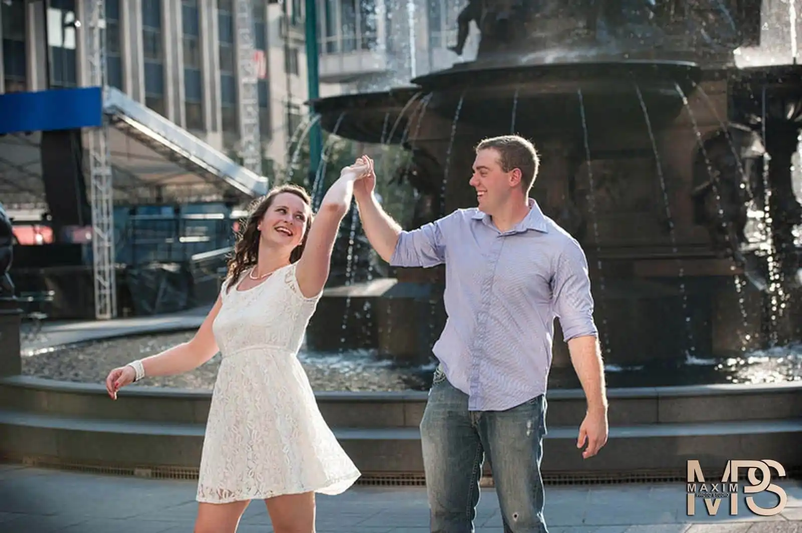 Fountain Square Cincinnati wedding engagement