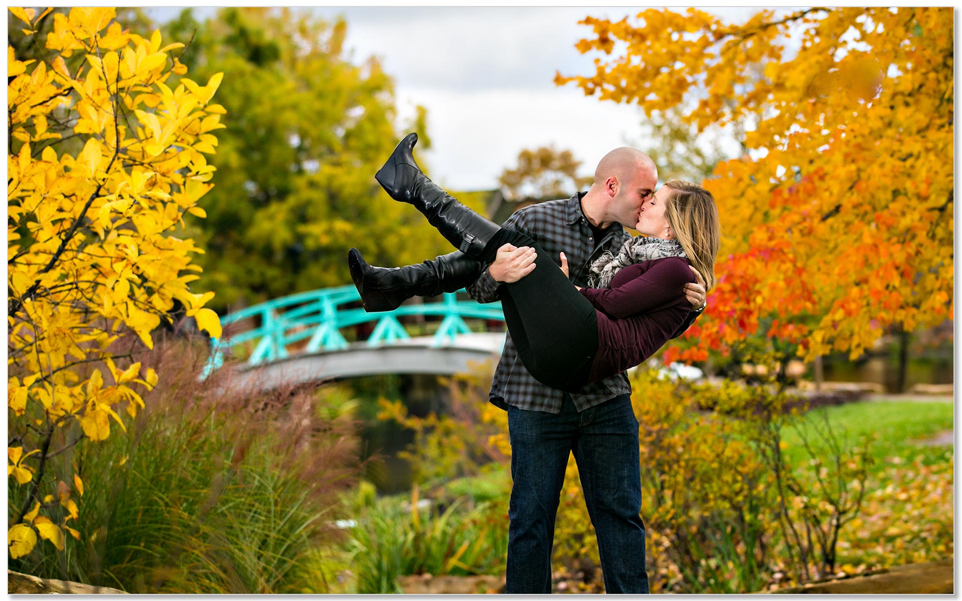 Cox Arboretum Dayton Ohio engagement couple