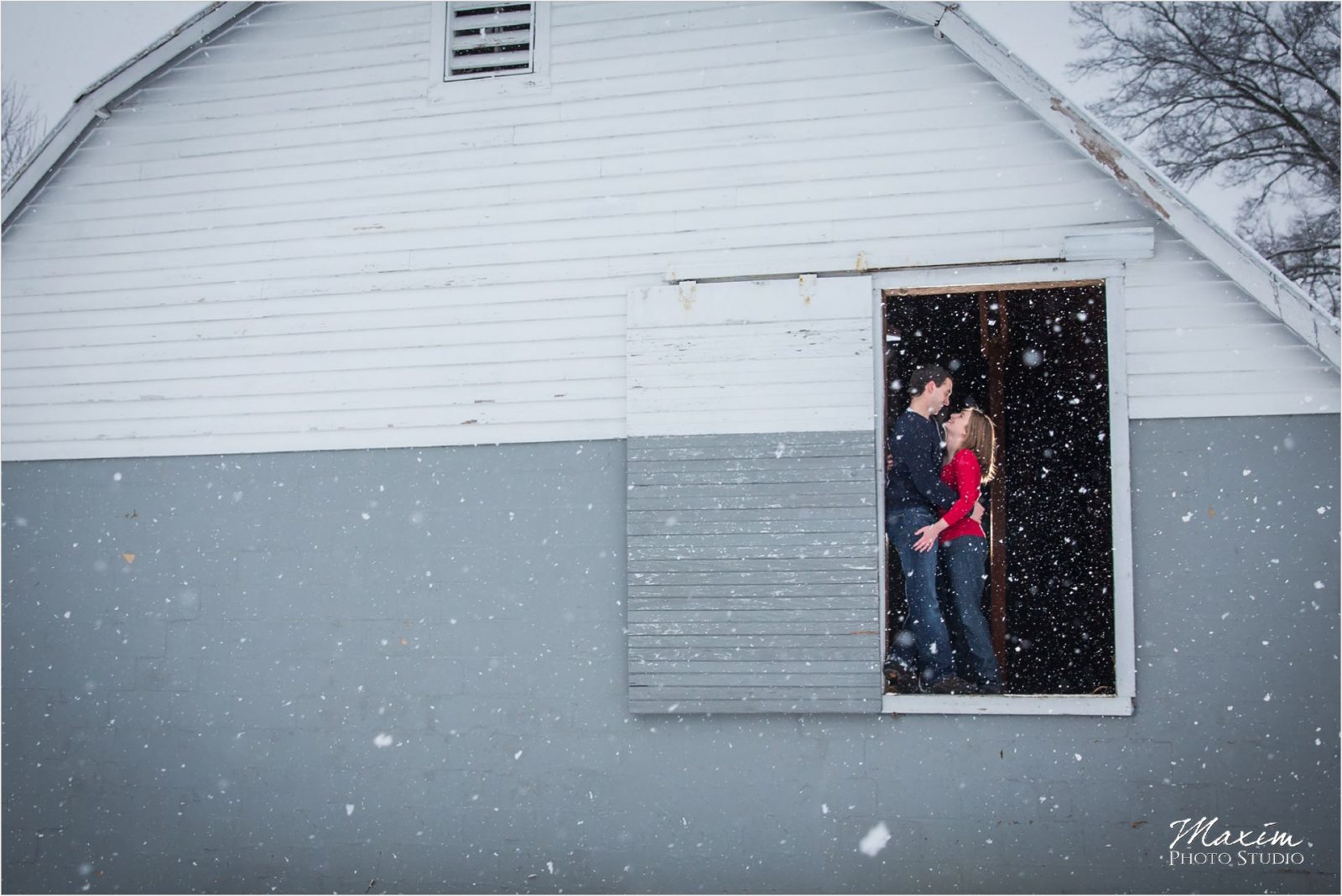 Loveland Cincinnati Ohio Snow barn engagement