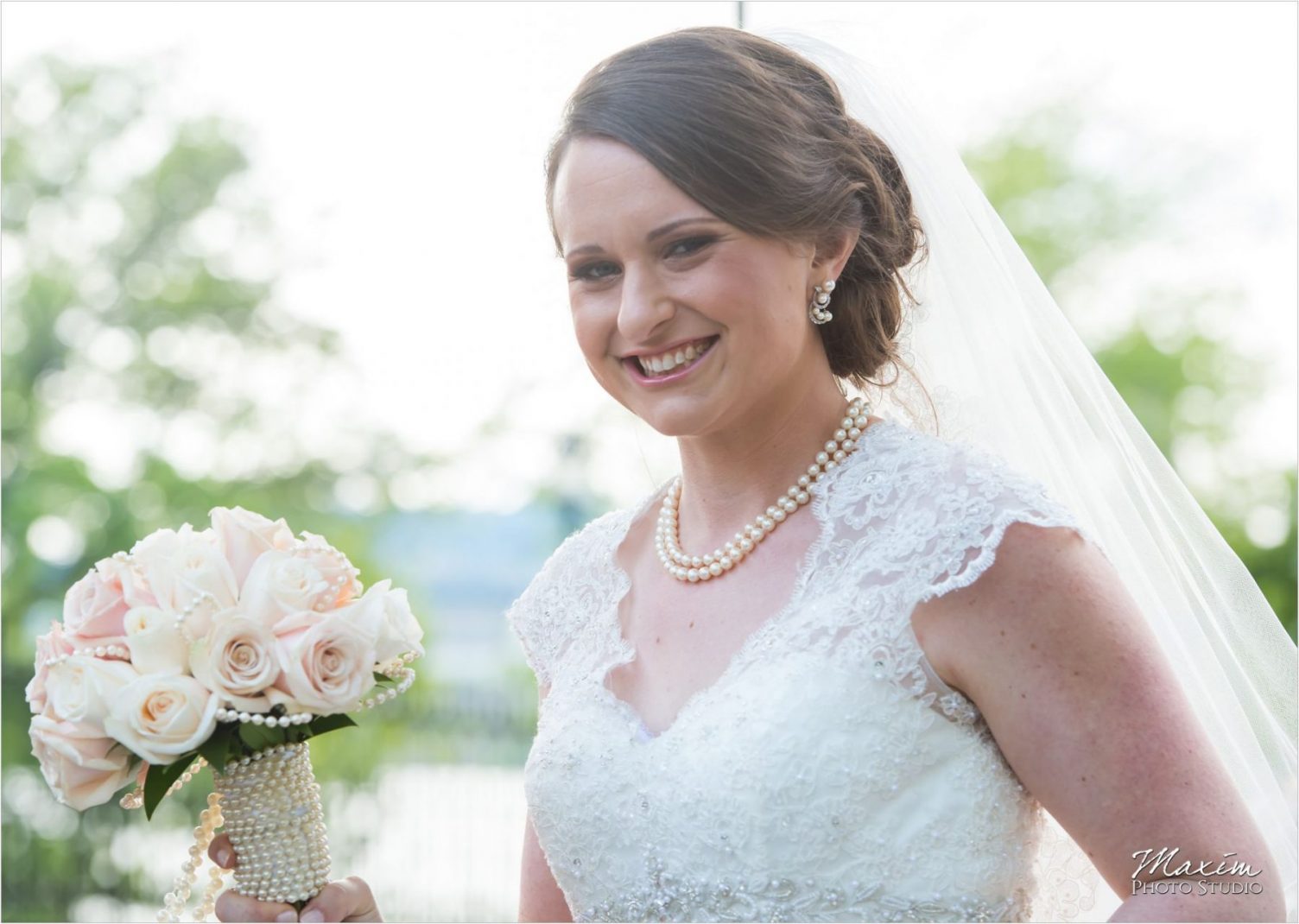 Cincinnati Skyline wedding Bride