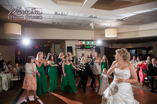 scioto-reserve-country-club-columbus-wedding-photographs-lindsey-018