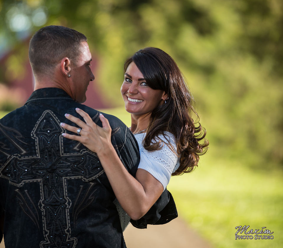 carriage-hill-dayton-ohio-engagement-off-camera-flash