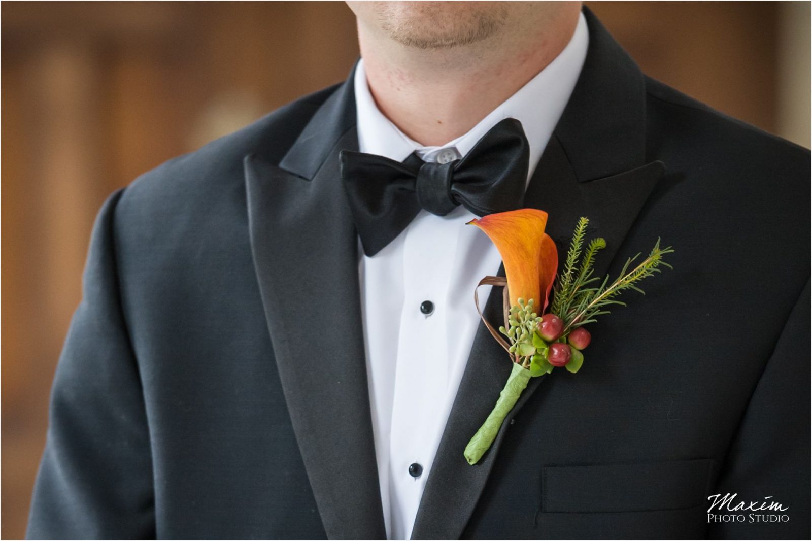 Hyde Park Cincinnati Wedding Groom Flowers
