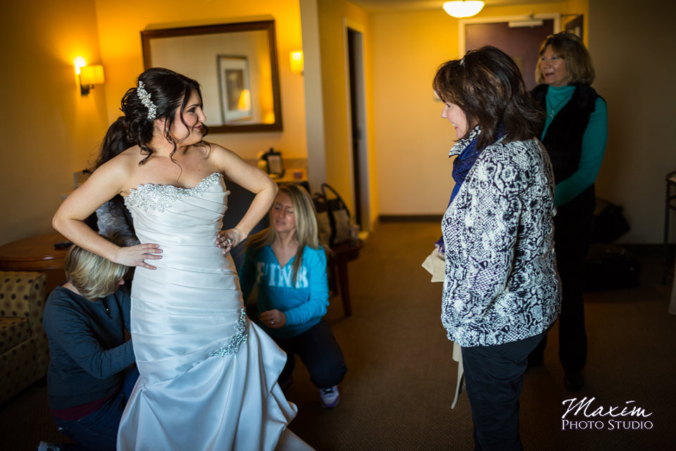 dayton-wedding-photographer-bride-getting-ready-03