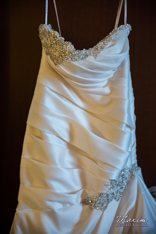 dayton-wedding-photographer-bride-wedding-dress