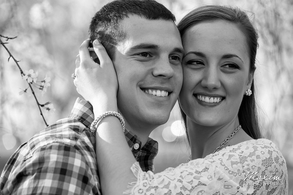 black and white ault park cincinnati engagement