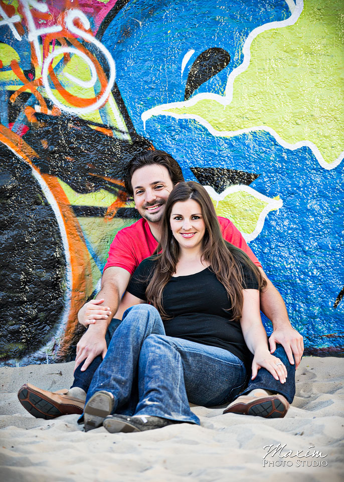 graffiti wall engagement, venice beach engagement couple