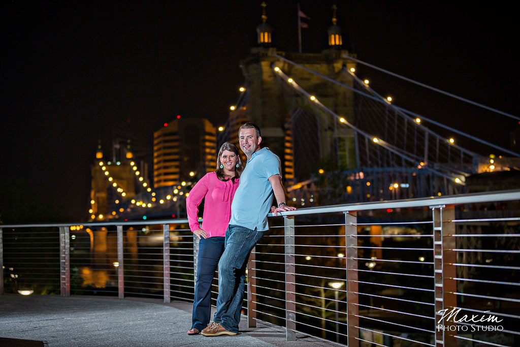 smale riverfront park cincinnati engagament pictures