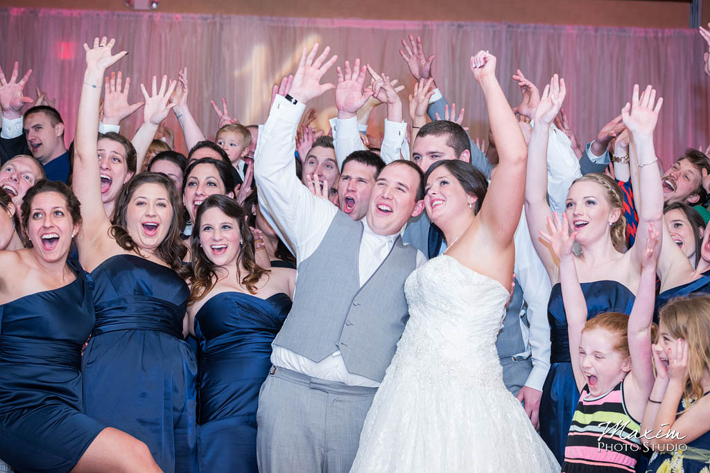 Cincinnati wedding photographers Holiday Inn Eastgate reception pictures