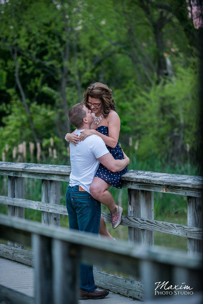 carriage hill dayton ohio engagement pictures