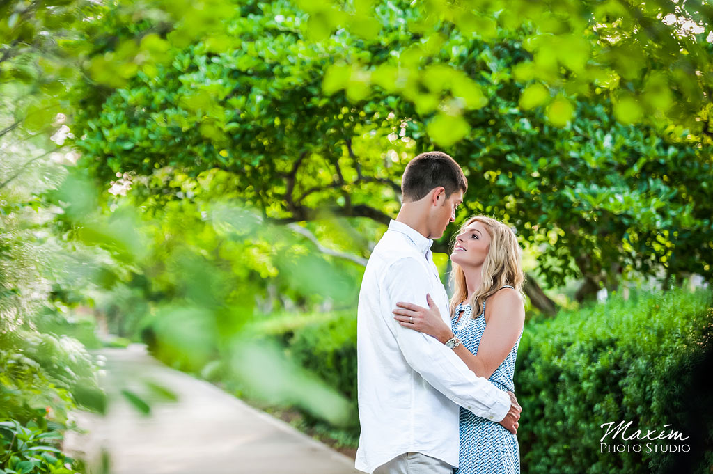 Ault Park Cincinnati Ohio engagement picture