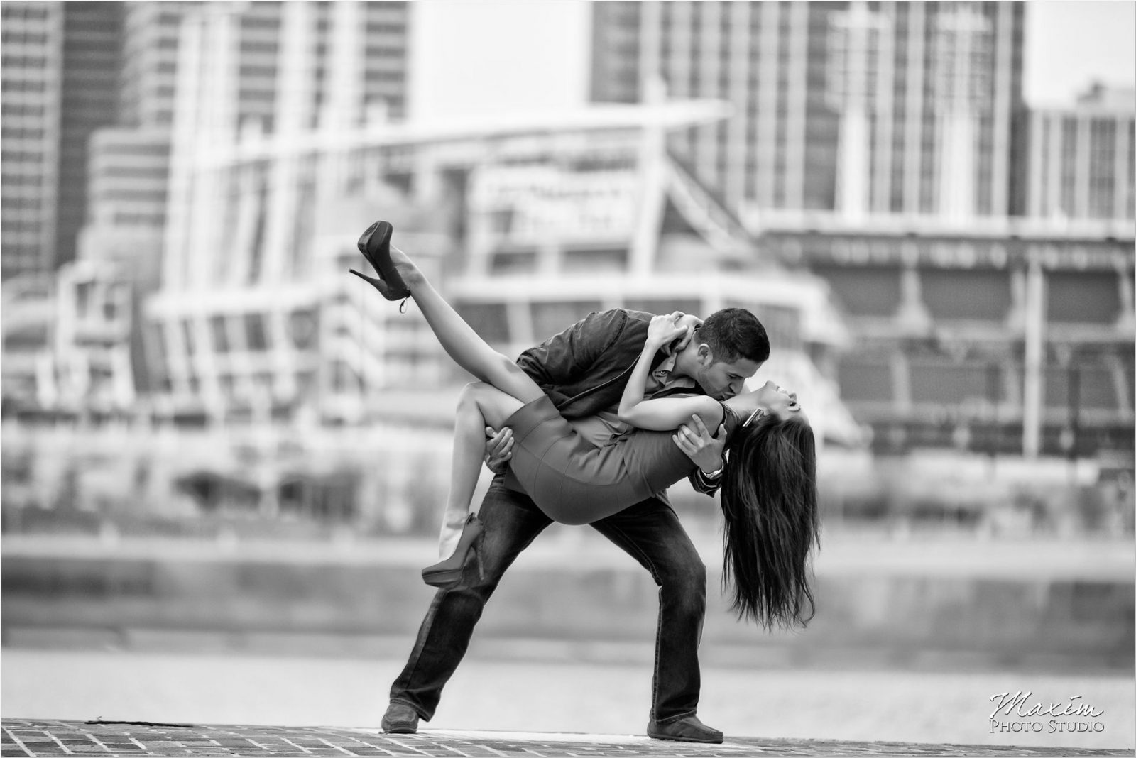 Cincinnati Skyline Winter Engagement