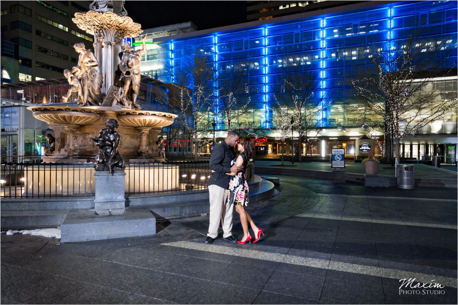 Fountain Square Cincinnati Winter Christmas Engagement