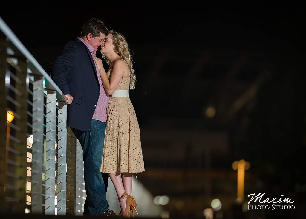 Downtown Cincinnati Engagement with Off Camera Flash Smale Riverfront Park