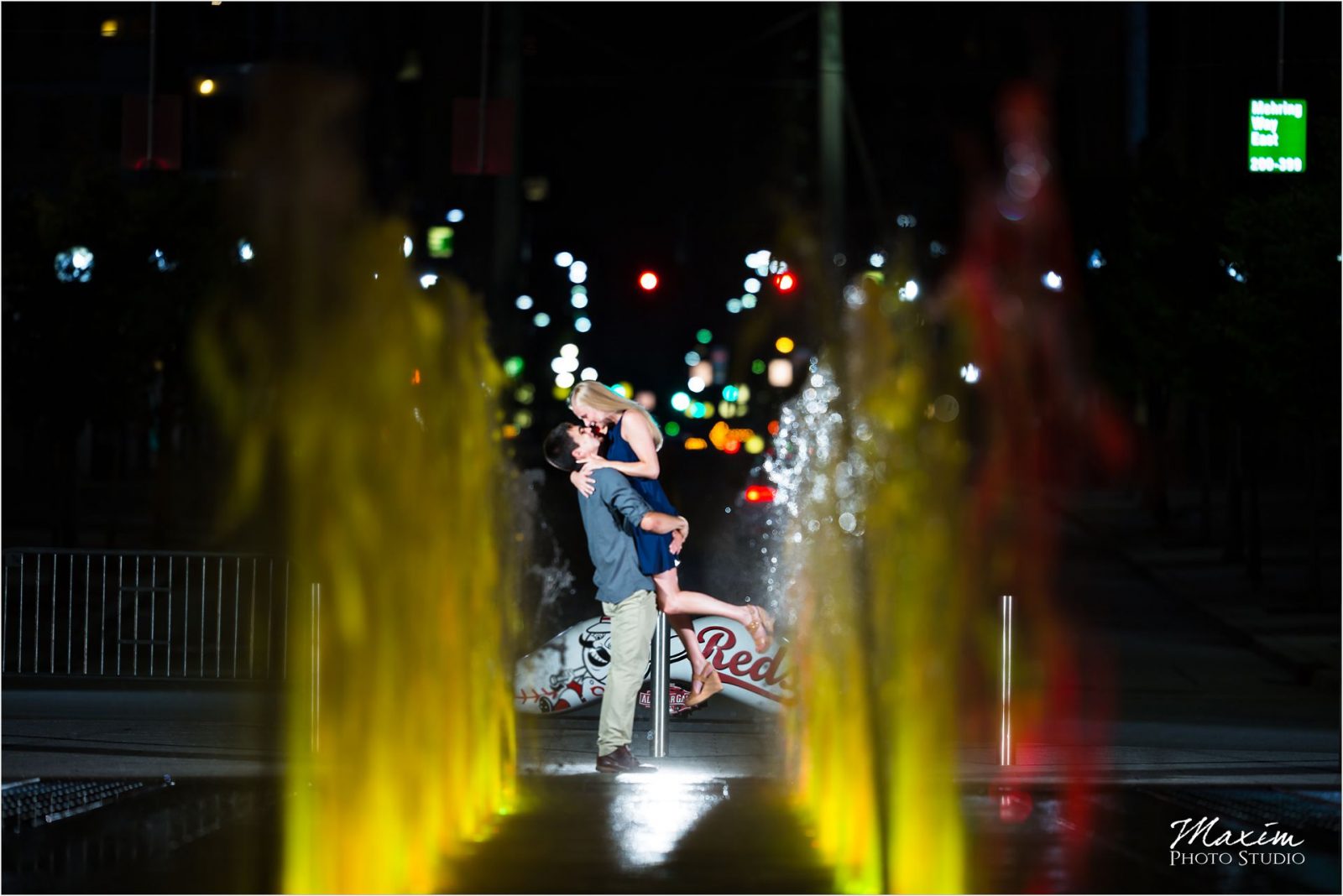 Cincinnati Wedding Photographers Smale Riverfront Park Summer engagement