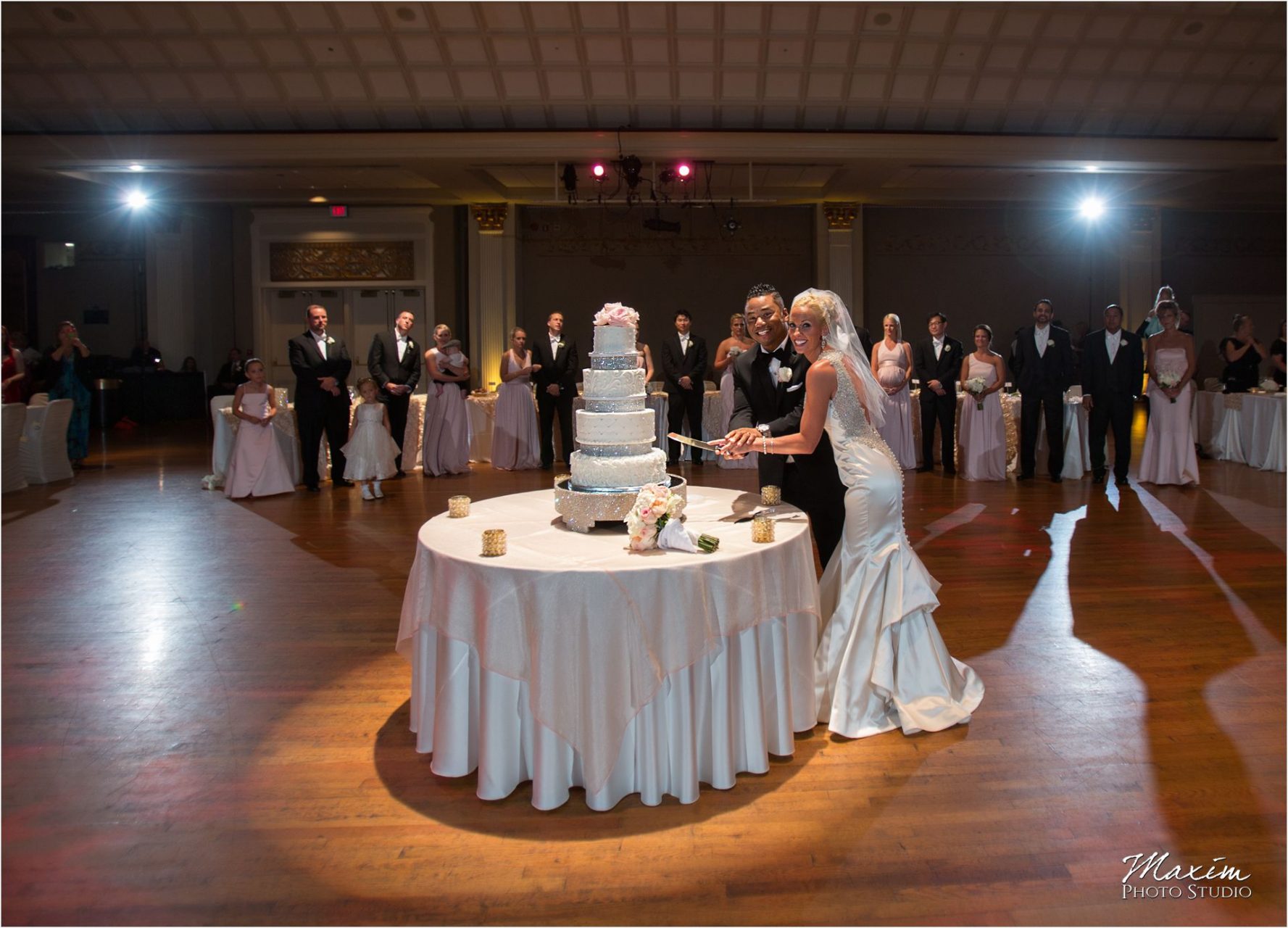 Cincinnati Wedding Photographers Music Hall Wedding Reception Tres Bell Cakes