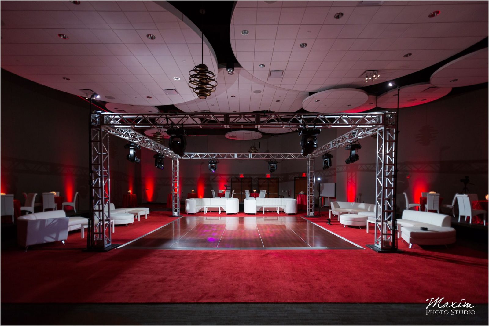 Cincinnati Wedding Photographers Sharonville Convention Center Wedding Reception
