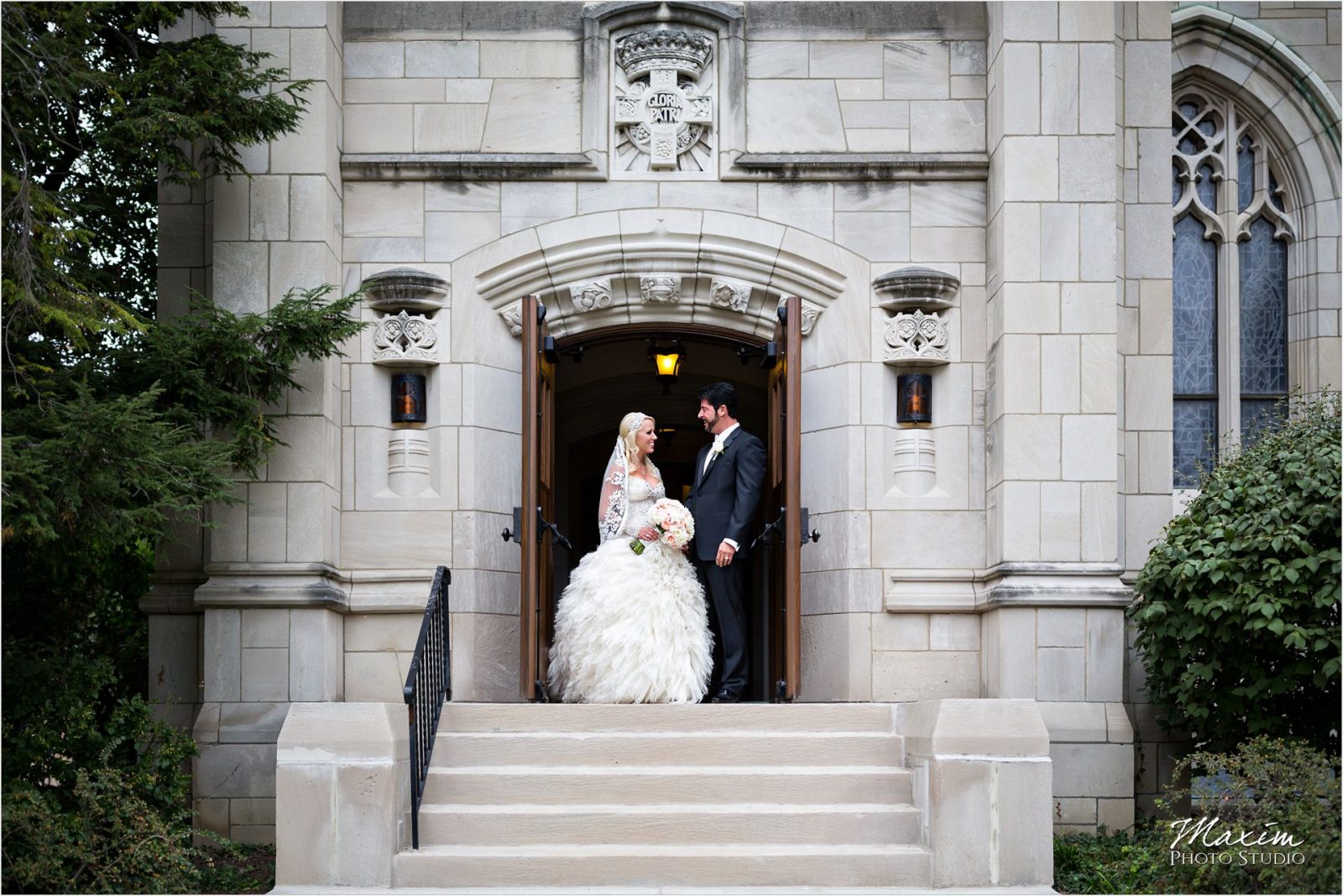 Cincinnati Wedding Photographers Hyde Park United Methodist Church Wedding bride groom portraits