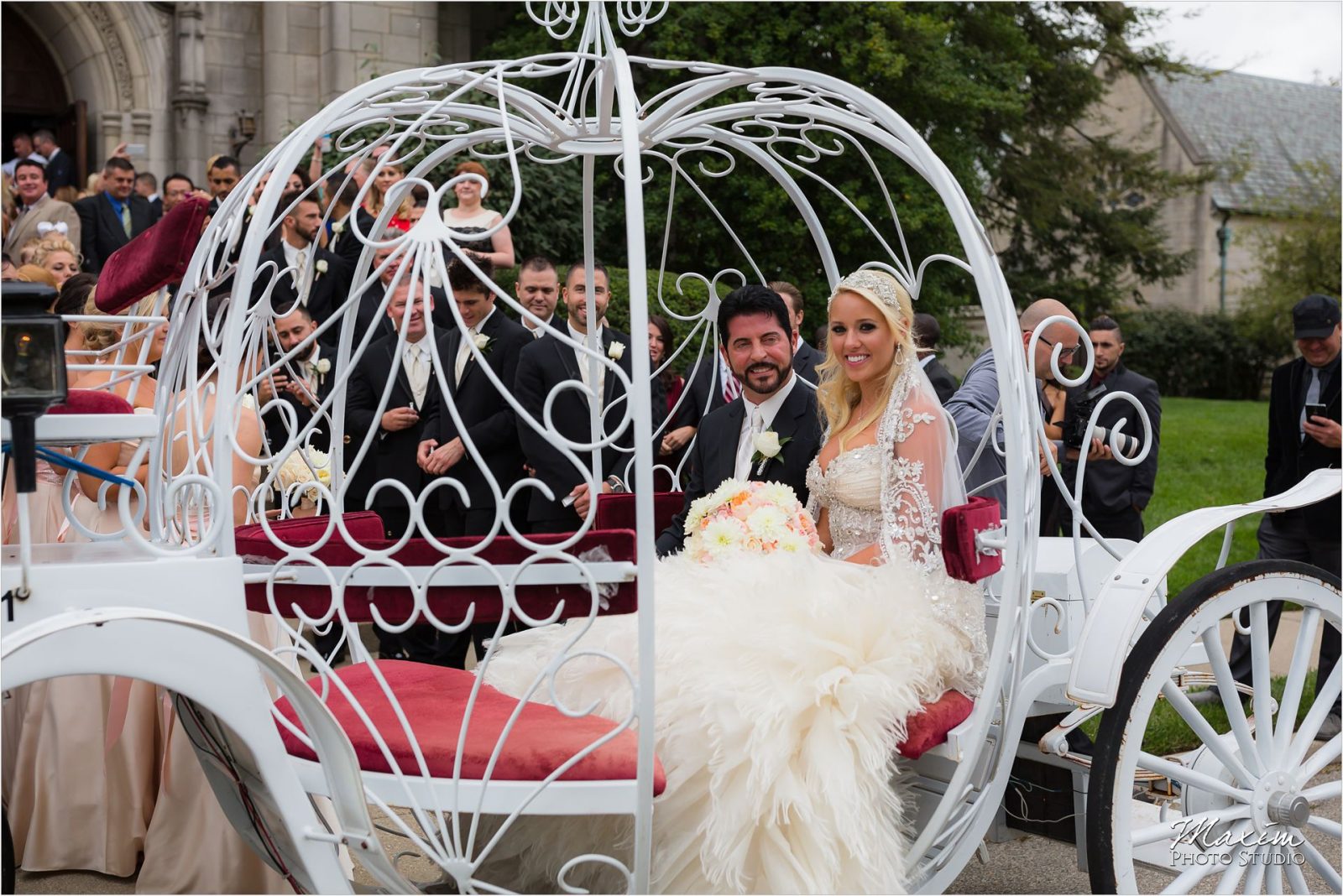Cincinnati Wedding Photographers Hyde Park United Methodist Church Wedding bride groom horse carriage