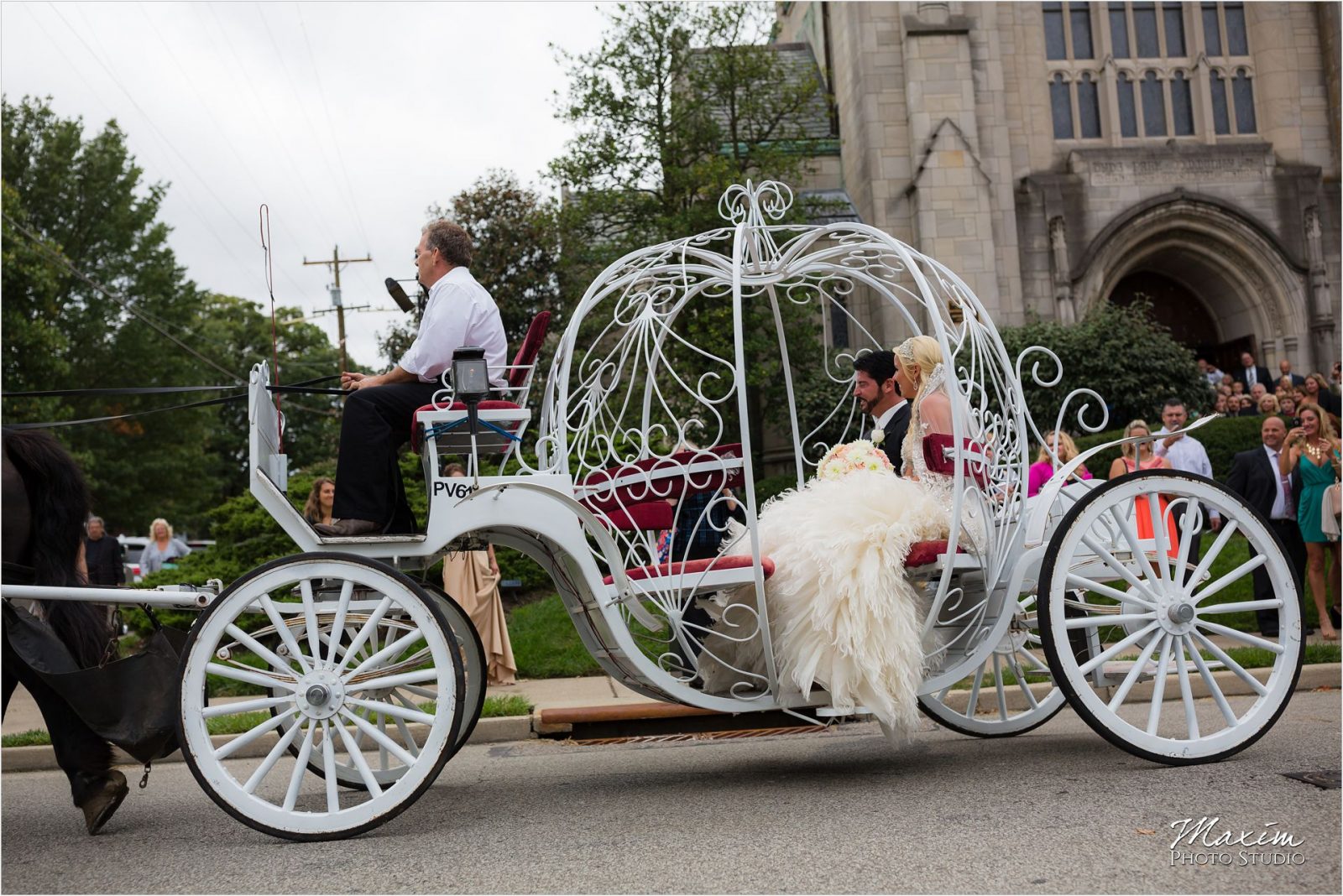 Cincinnati Wedding Photographers Hyde Park United Methodist Church Wedding bride groom horse carriage