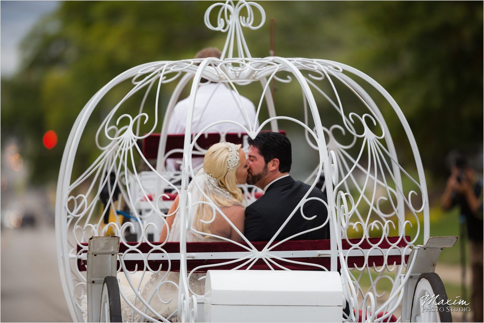 Cincinnati Wedding Photographers Hyde Park United Methodist Church Wedding bride groom horse carriage