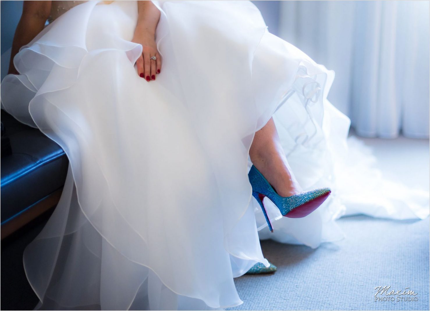 Cincinnati Wedding Photographers 21C Museum Hotel bride wedding preparations Louboutin shoes