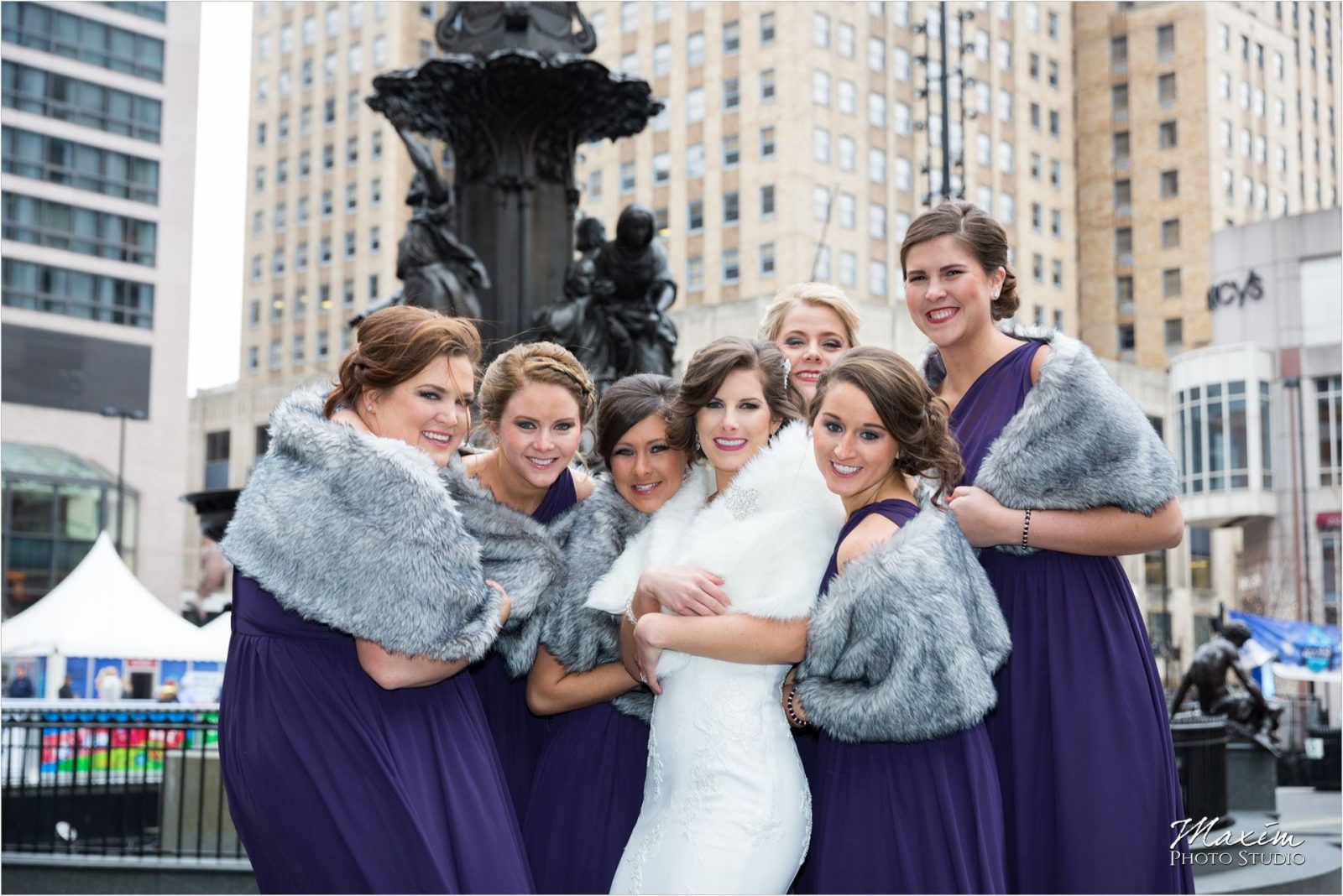Fountain Square Cincinnati bride winter wedding
