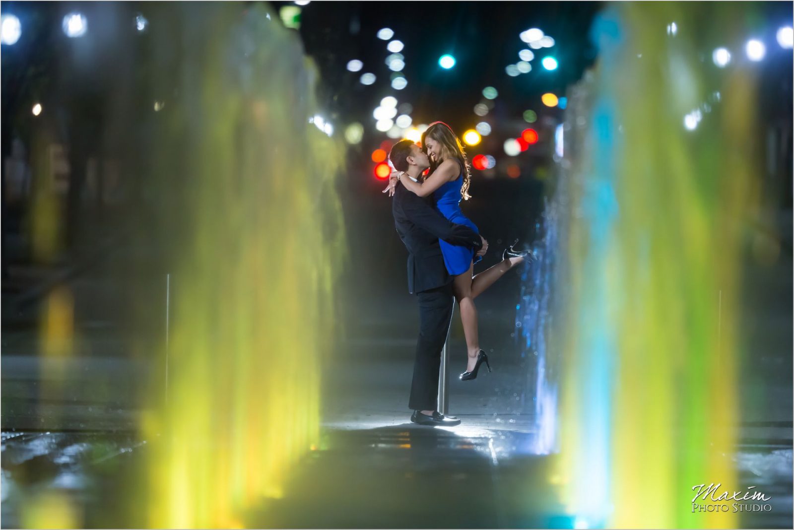 Smale Rivefront Park Fountains Spring Engagement