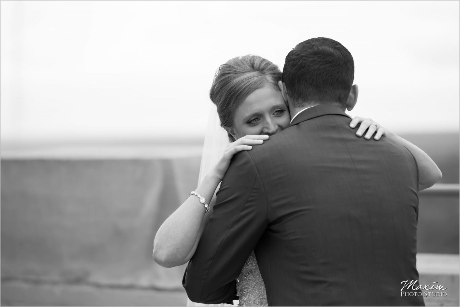 Cincinnati Wedding Photographers Hilton Netherland Plaza Carew Tower