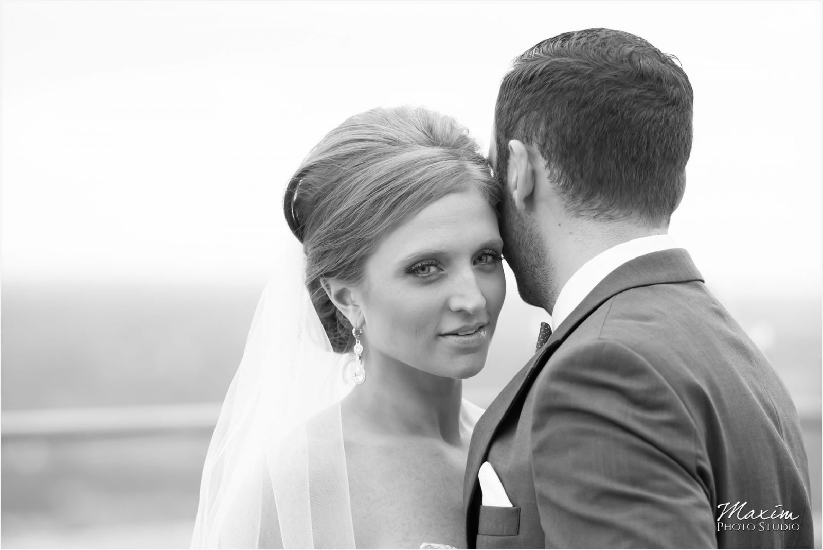 Cincinnati Wedding Photographers Hilton Netherland Plaza Carew Tower