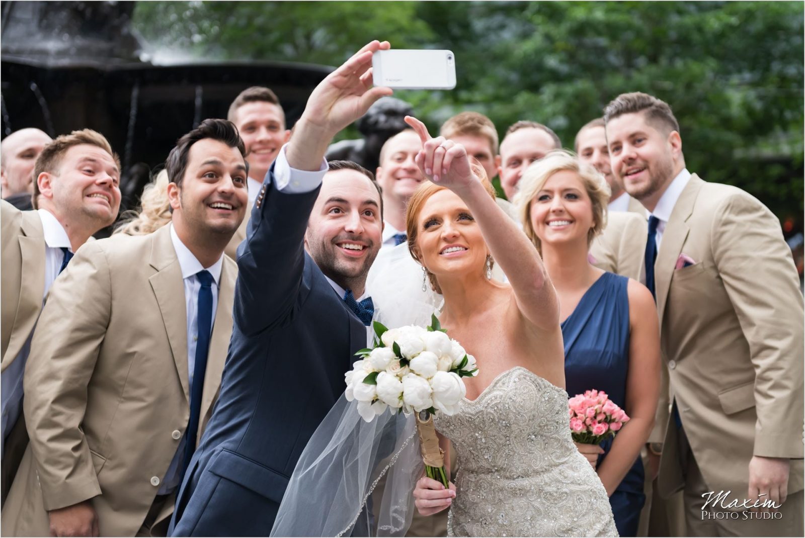 Cincinnati Wedding Photographers Fountain Square pictures