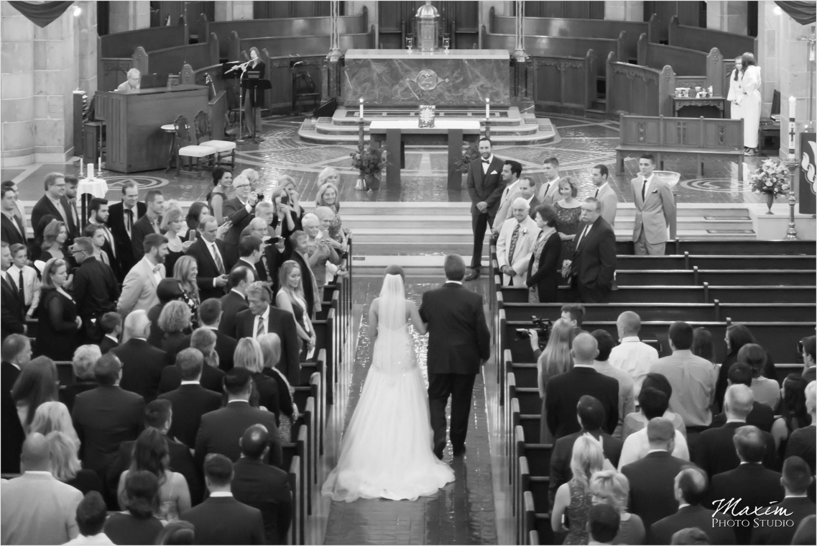 Cincinnati Wedding Photographers Holy Trinity Church Ceremony