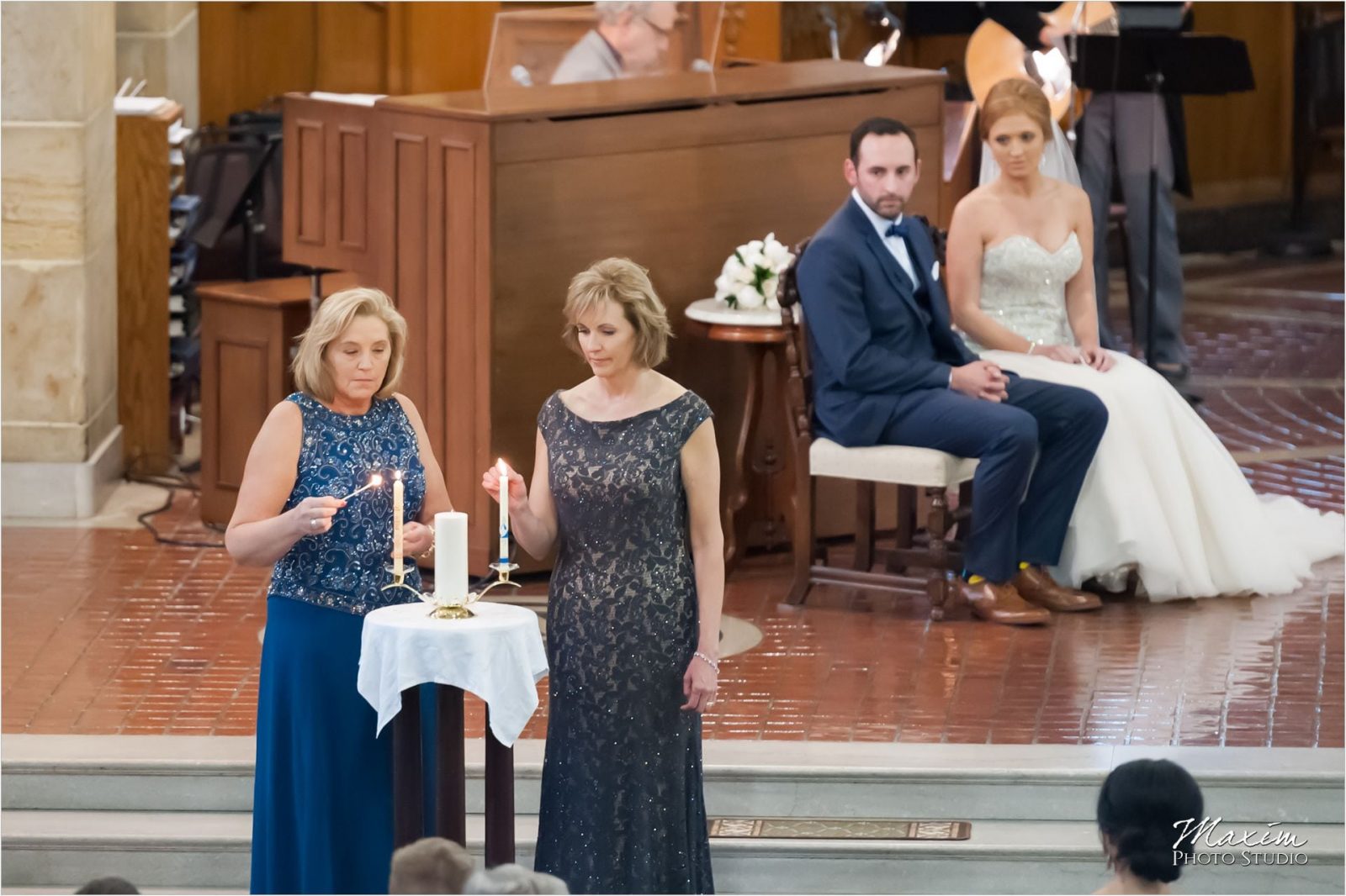 Cincinnati Wedding Photographers Holy Trinity Church Ceremony