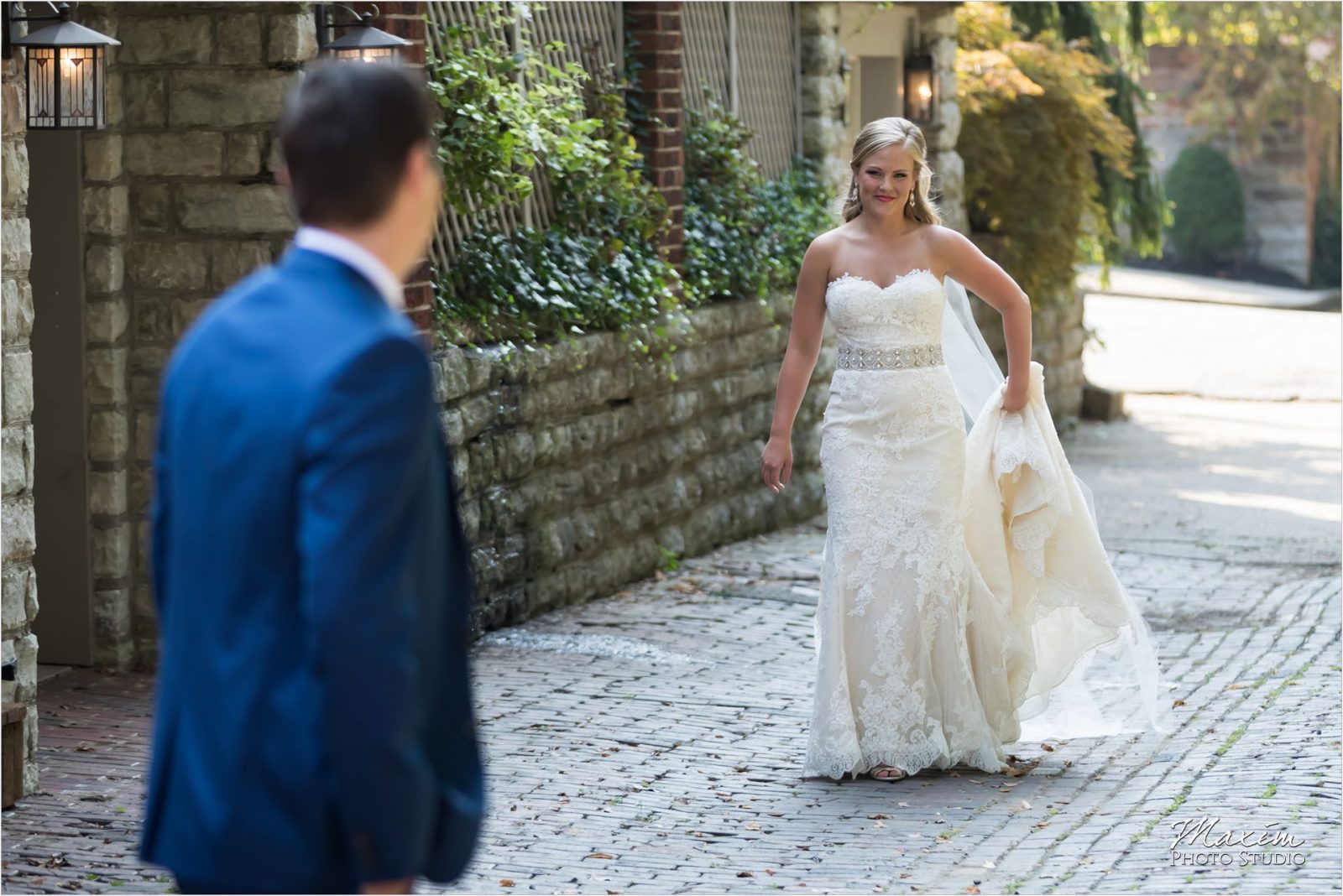 Smale Riverfront Park Bride Groom pictures