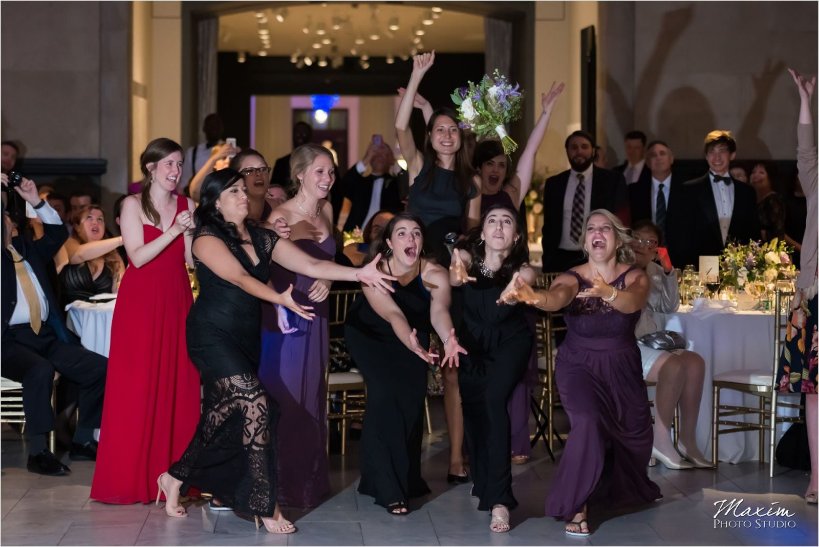 Cincinnati Wedding Photographers Art Museum bouquet toss