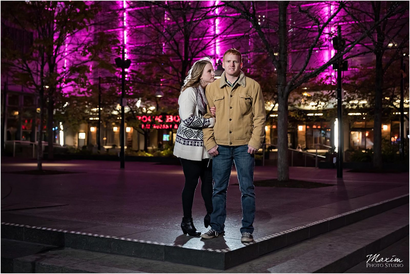 Fountain Square Cincinnati Engagement, Cincinnati night Engagement, Christmas Cincinnati Engagement