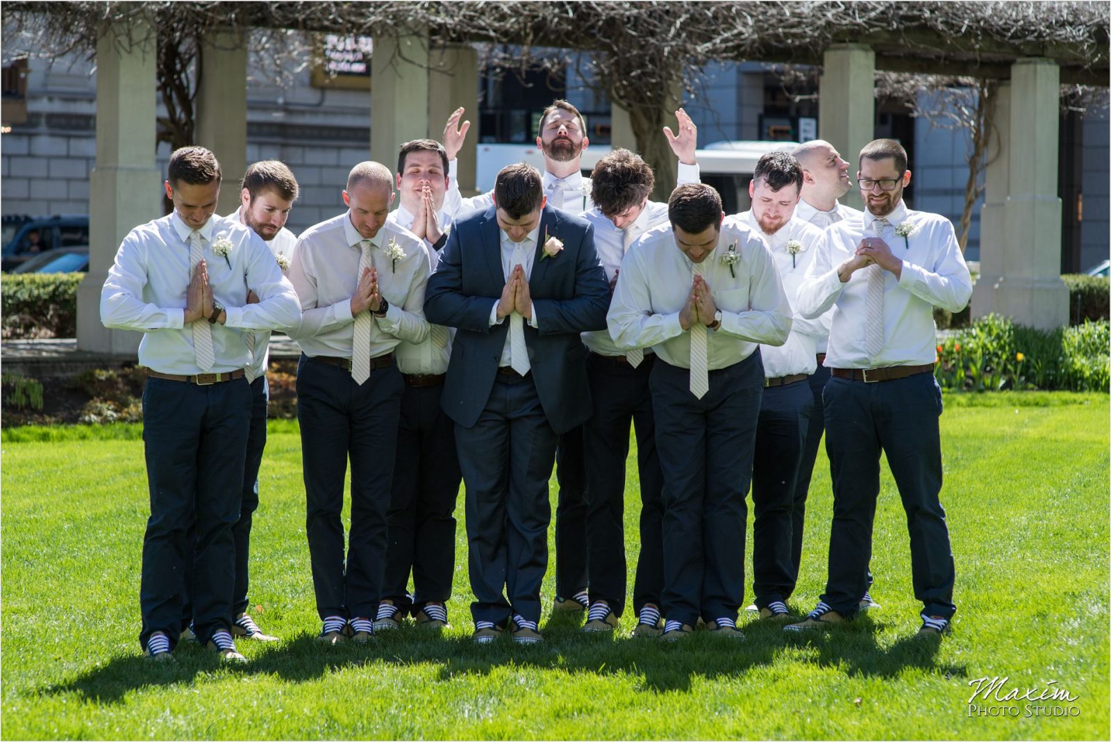 PG Gardens Cincinnati Phoenix bride groom pictures