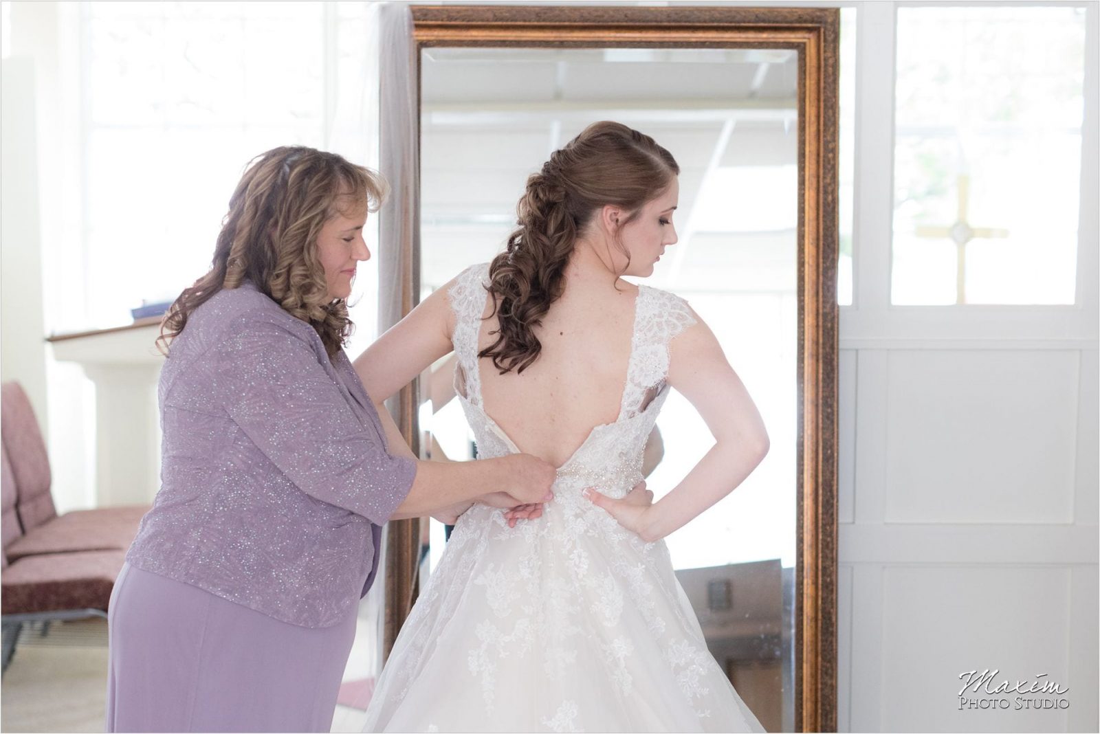Norlyn Manor, Cincinnati Wedding Photography, Bride preparations, Fabulous Bridal Wedding Dress