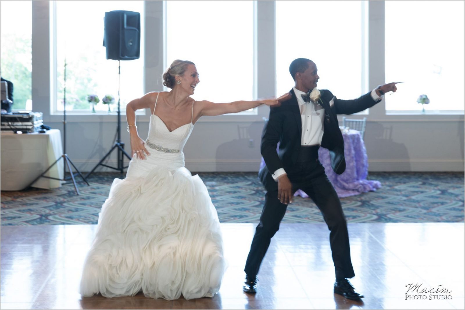 Cincinnati Wedding Photographers Drees Pavilion Wedding Reception first dance