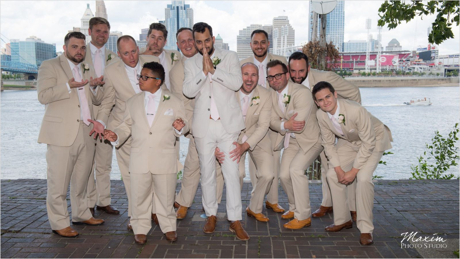 Cincinnati skyline wedding bride groom