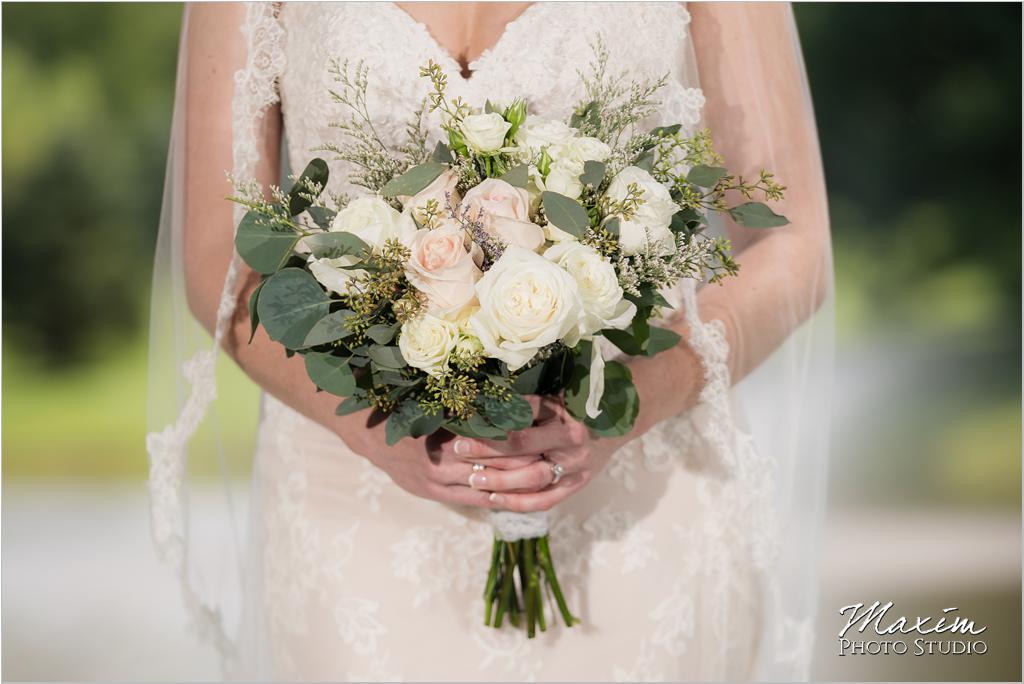 Ohio horse farm bride wedding flowers